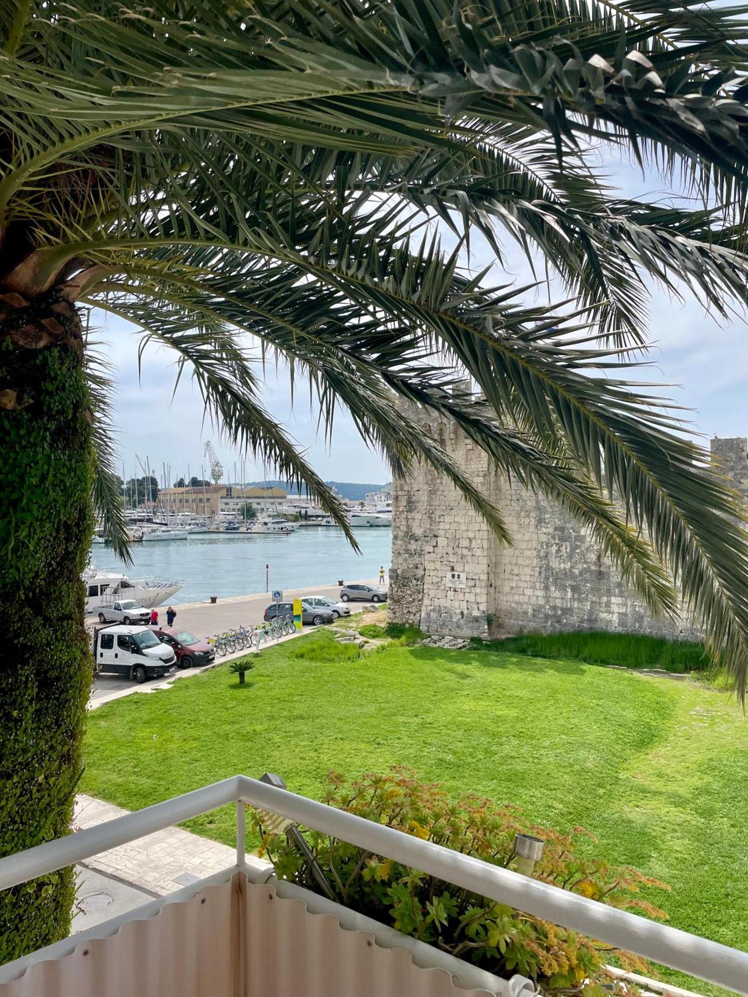 טרוגיר Dinka Old Town Apartment With Sea View מראה חיצוני תמונה