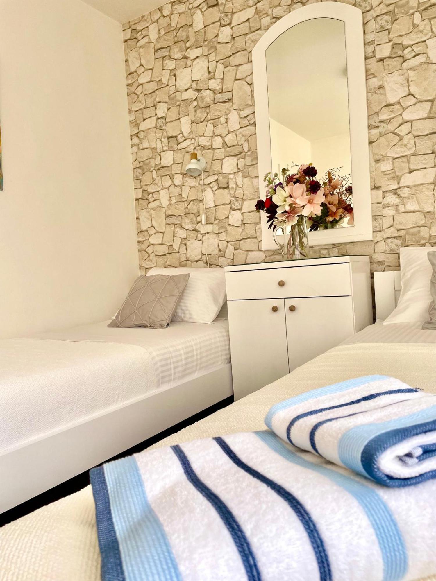 טרוגיר Dinka Old Town Apartment With Sea View מראה חיצוני תמונה