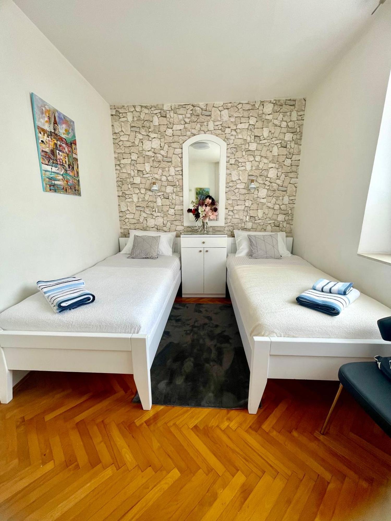 טרוגיר Dinka Old Town Apartment With Sea View מראה חיצוני תמונה